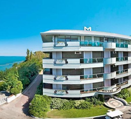 Hotel Majestic Габиче Маре Екстериор снимка