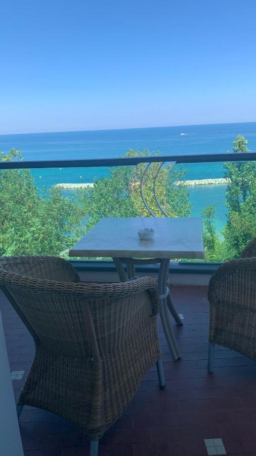 Hotel Majestic Габиче Маре Екстериор снимка