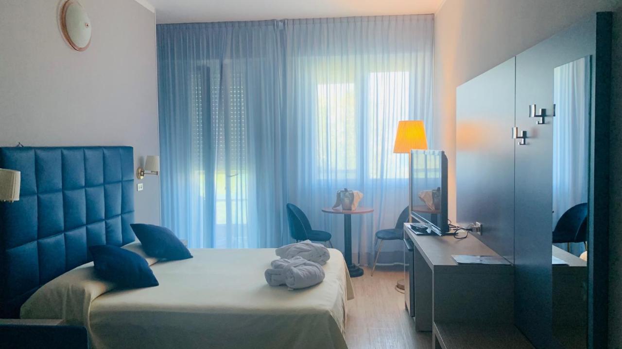 Hotel Majestic Габиче Маре Екстериор снимка