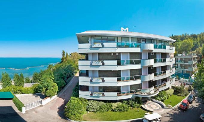 Hotel Majestic Габиче Маре Екстериор снимка