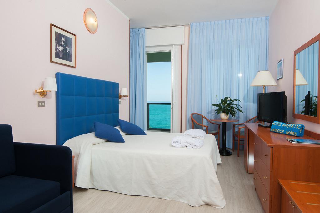 Hotel Majestic Габиче Маре Екстериор снимка