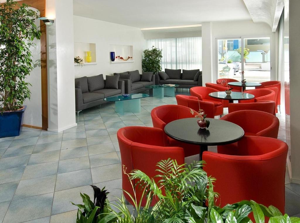 Hotel Majestic Габиче Маре Екстериор снимка